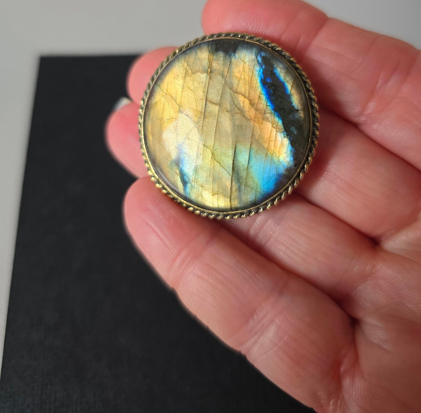 Labradorite Mulitflash - Brass Surround Round